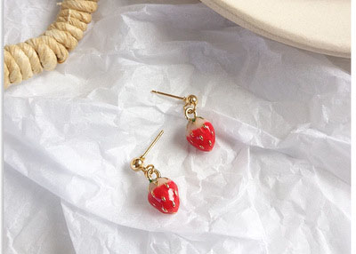 Strawberry earrings1