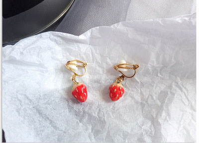 Strawberry earrings2