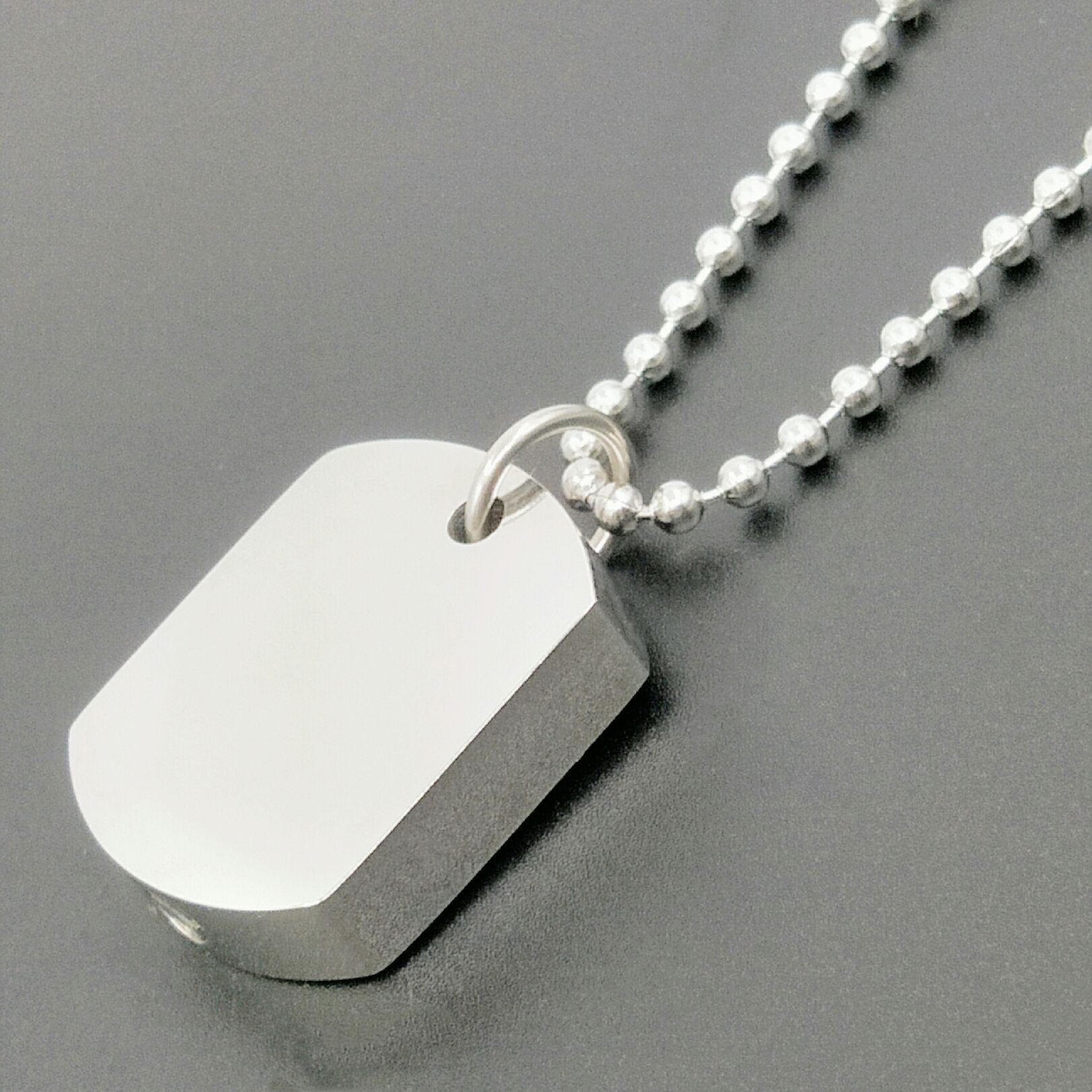 Single pendant without chain
