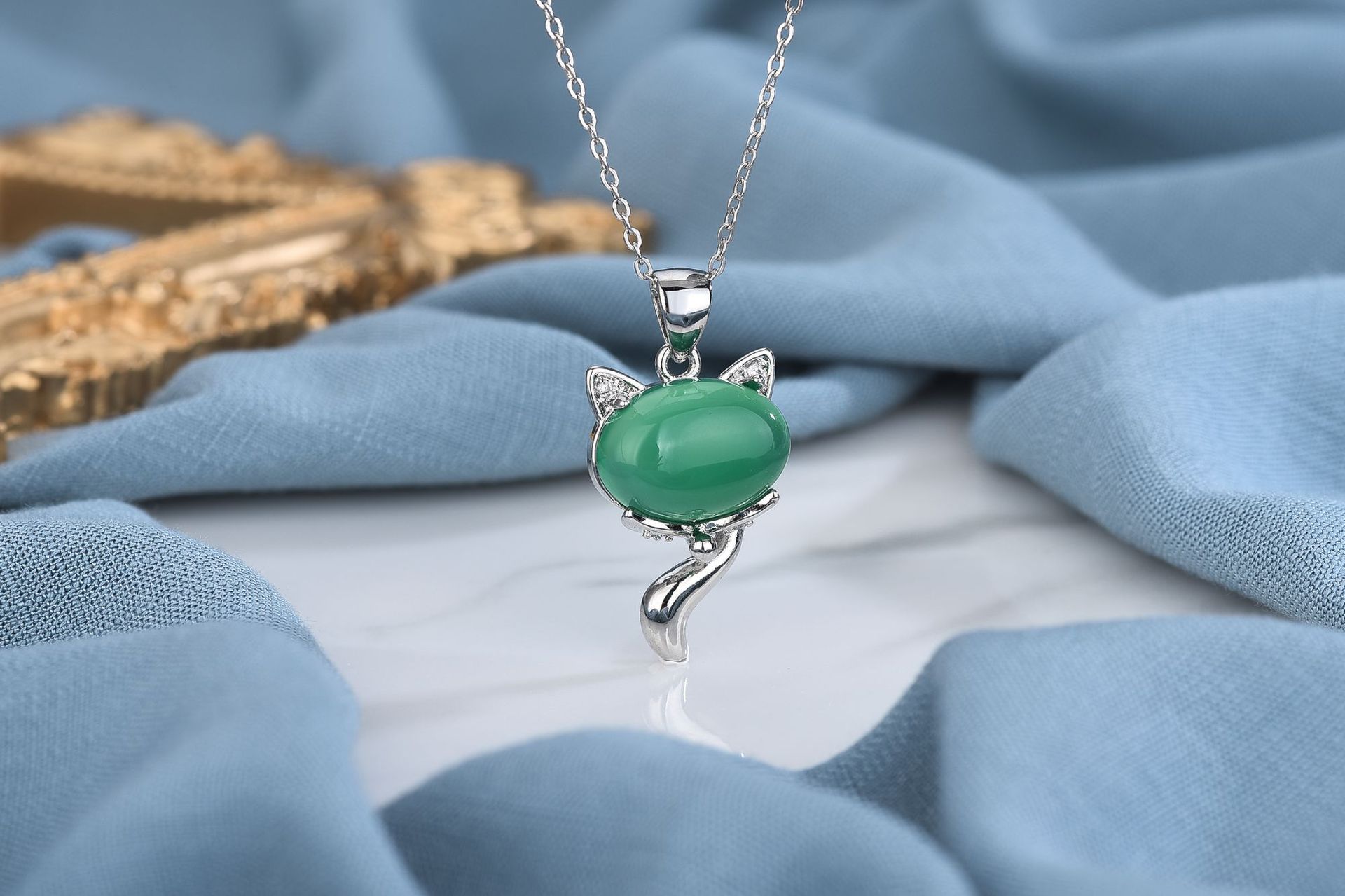 Green Chalcedony (with main stone without chain)