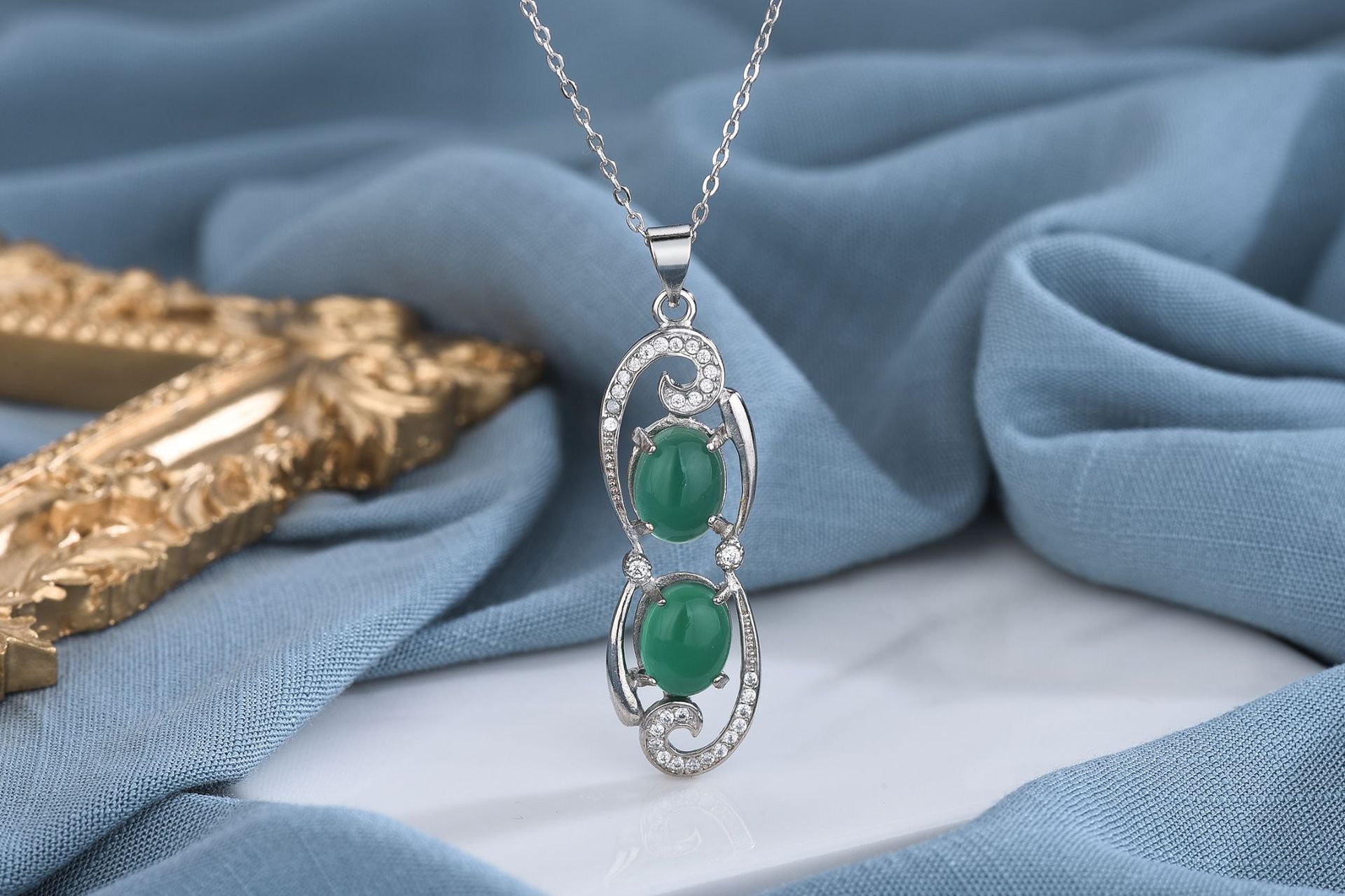 Green Chalcedony Pendant (with main stone without