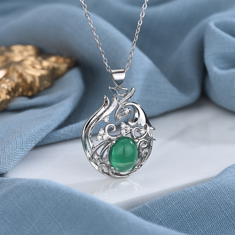 Green Chalcedony Pendant (with main stone without