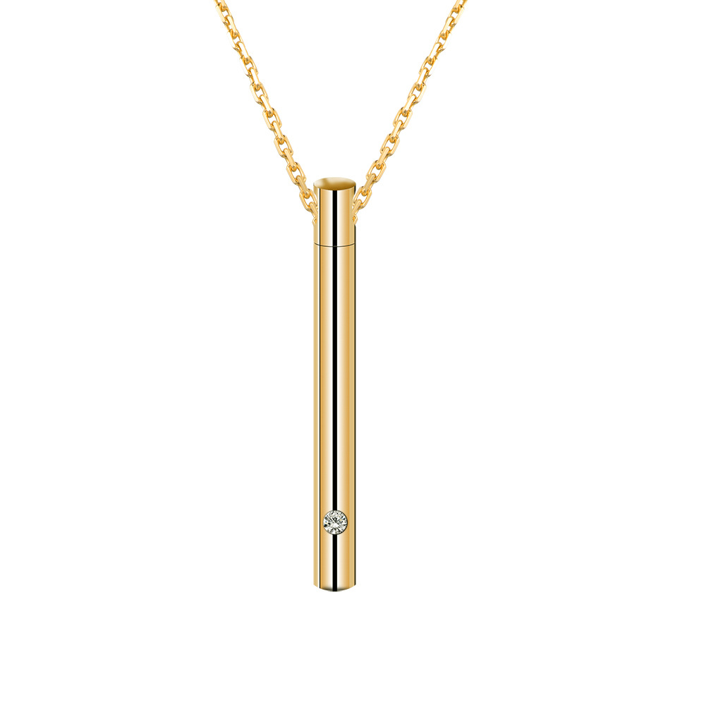 4:Gold pendant (including chain) in titanium steel