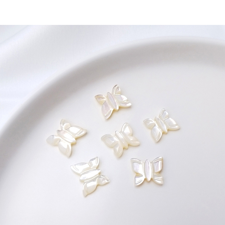 White Disc Shell Small Butterfly 11x9mm_1pcs