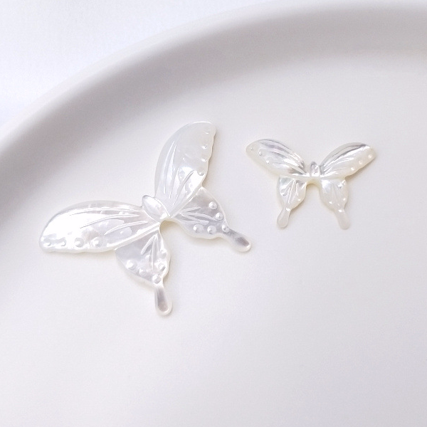 9:White disc shell large butterfly 30x20mm_1 pcs