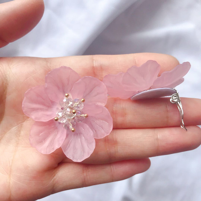 pink earring clip