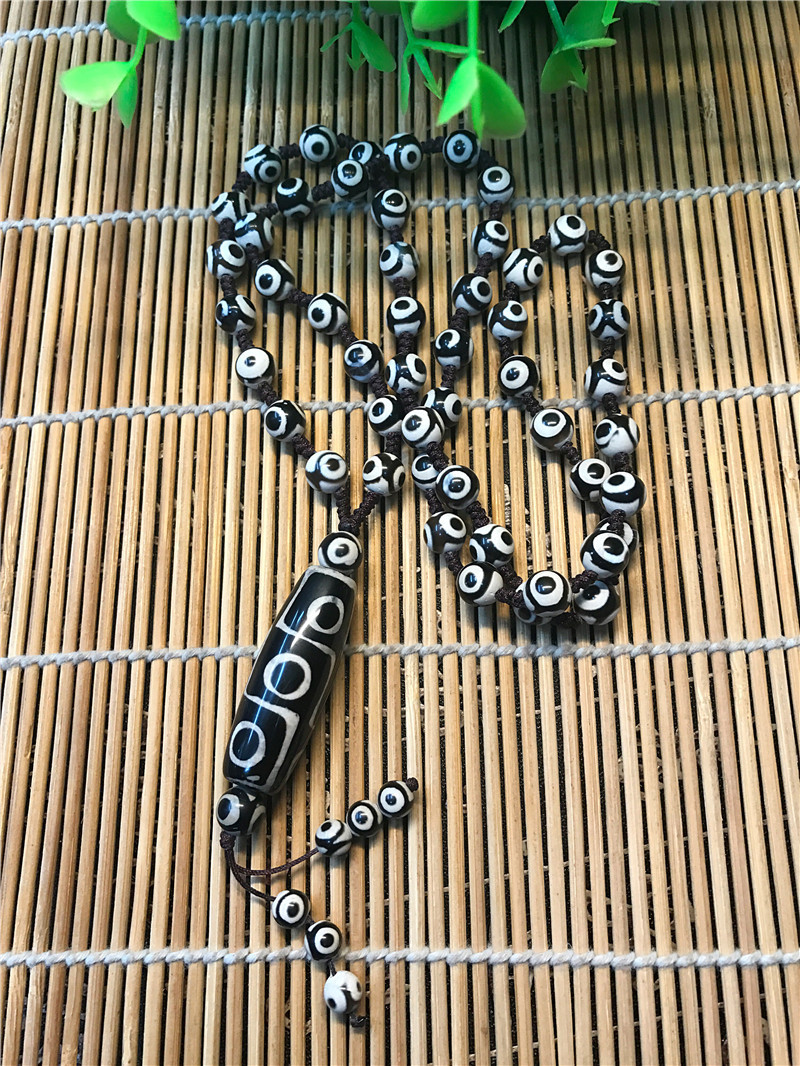 Black and white agate beads