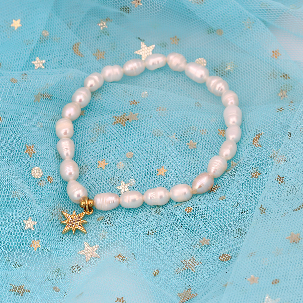 Freshwater pearl bracelet with star pendant