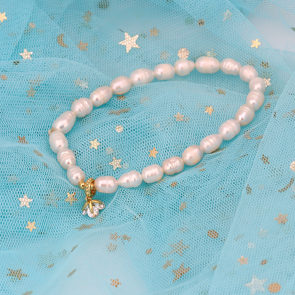 Freshwater pearl bracelet with flower pendant