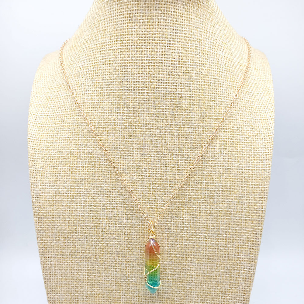 Multicolor crystal with chain