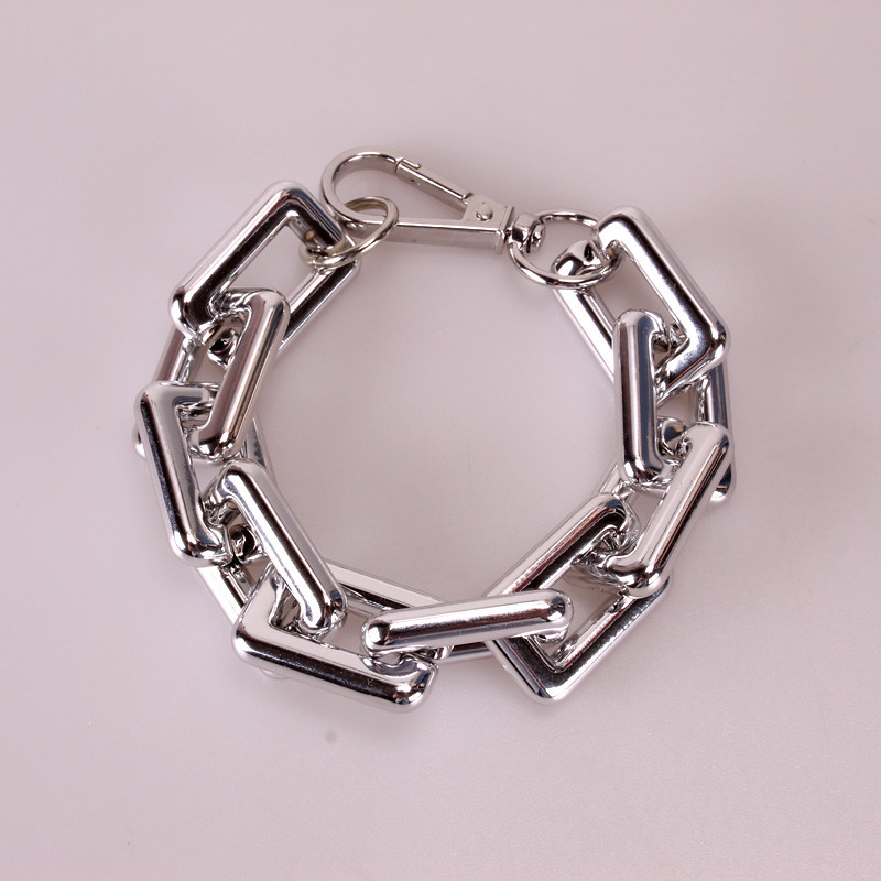 4:silvery bracelet