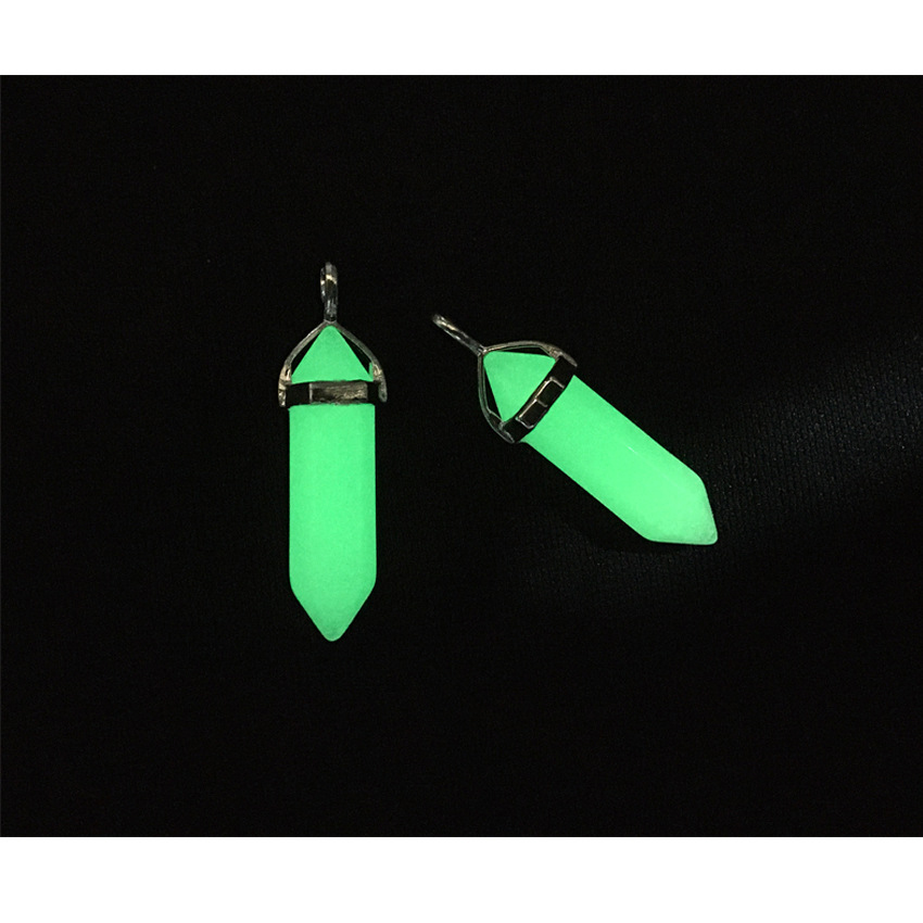 Green fluorescent pendant