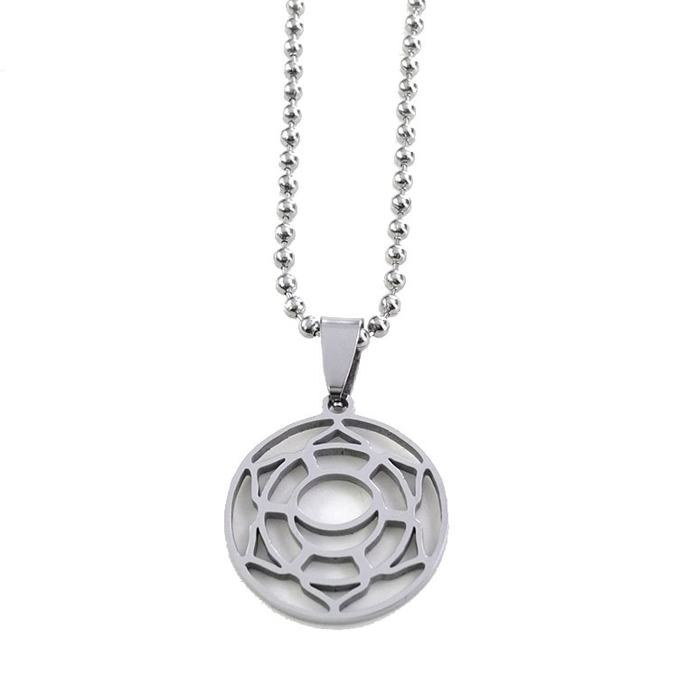 4:Silver pendant with round bead chain