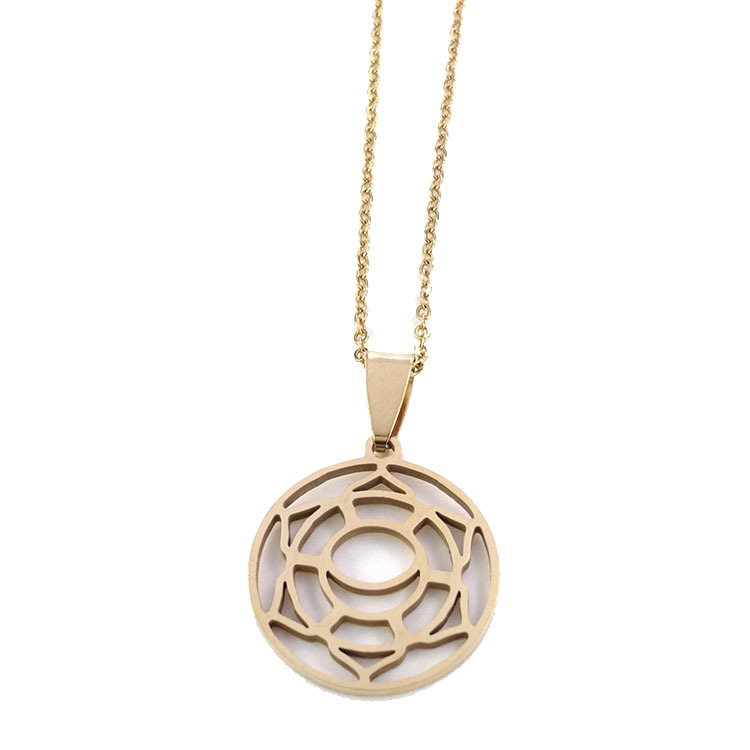 Gold pendant with O chain