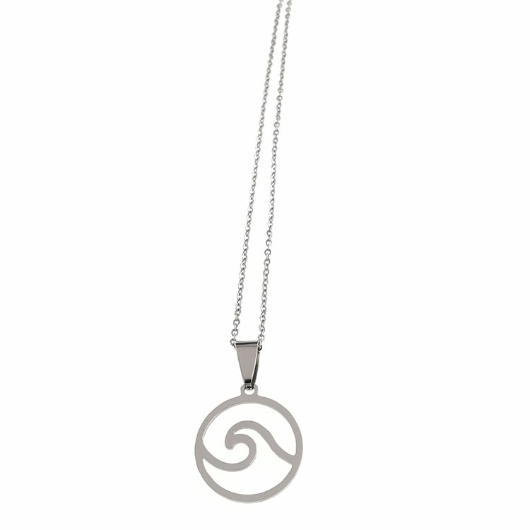 4:Silver pendant with O chain