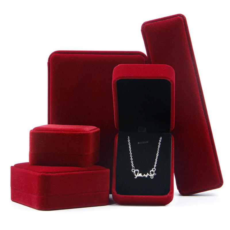 Bracelet box with black flannelette inside (9*9*4c