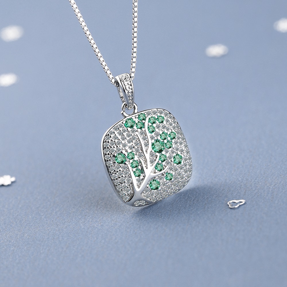 White gold green diamond pendant + chain
