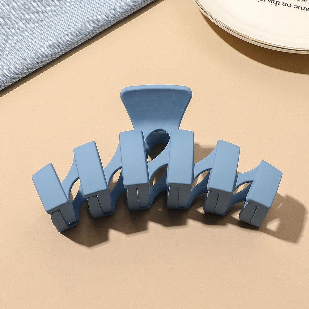 Light blue frosted gripping clip-large ripple