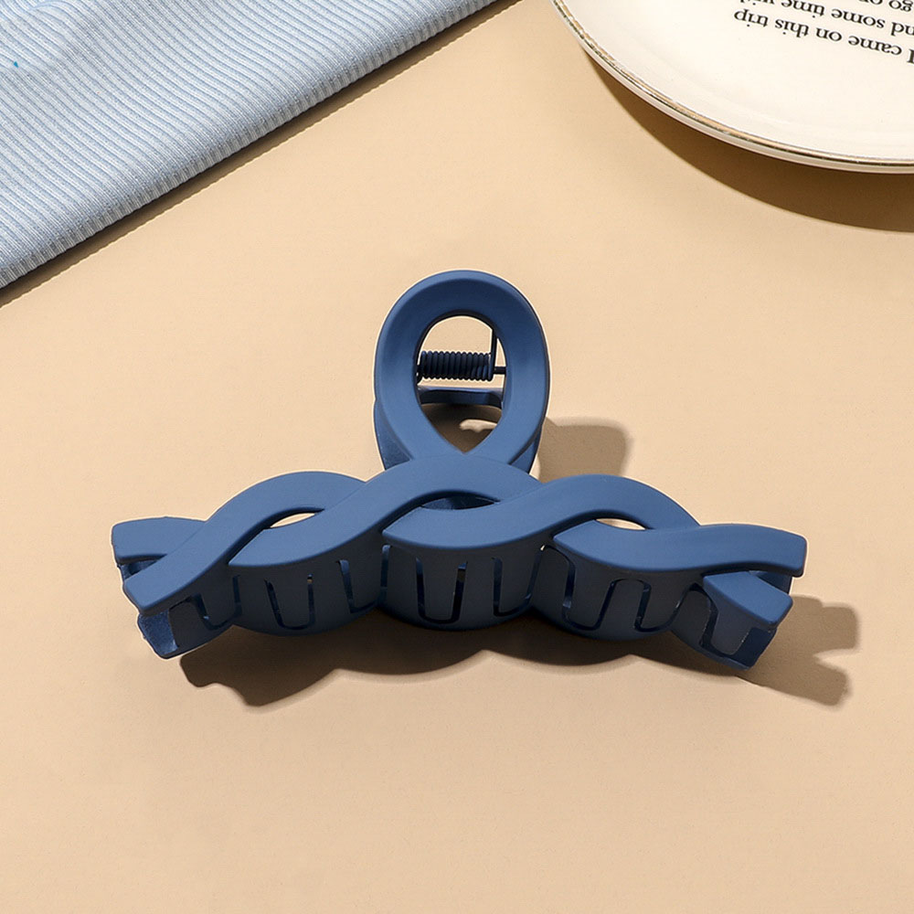 Dark blue frosted gripping clip-twist