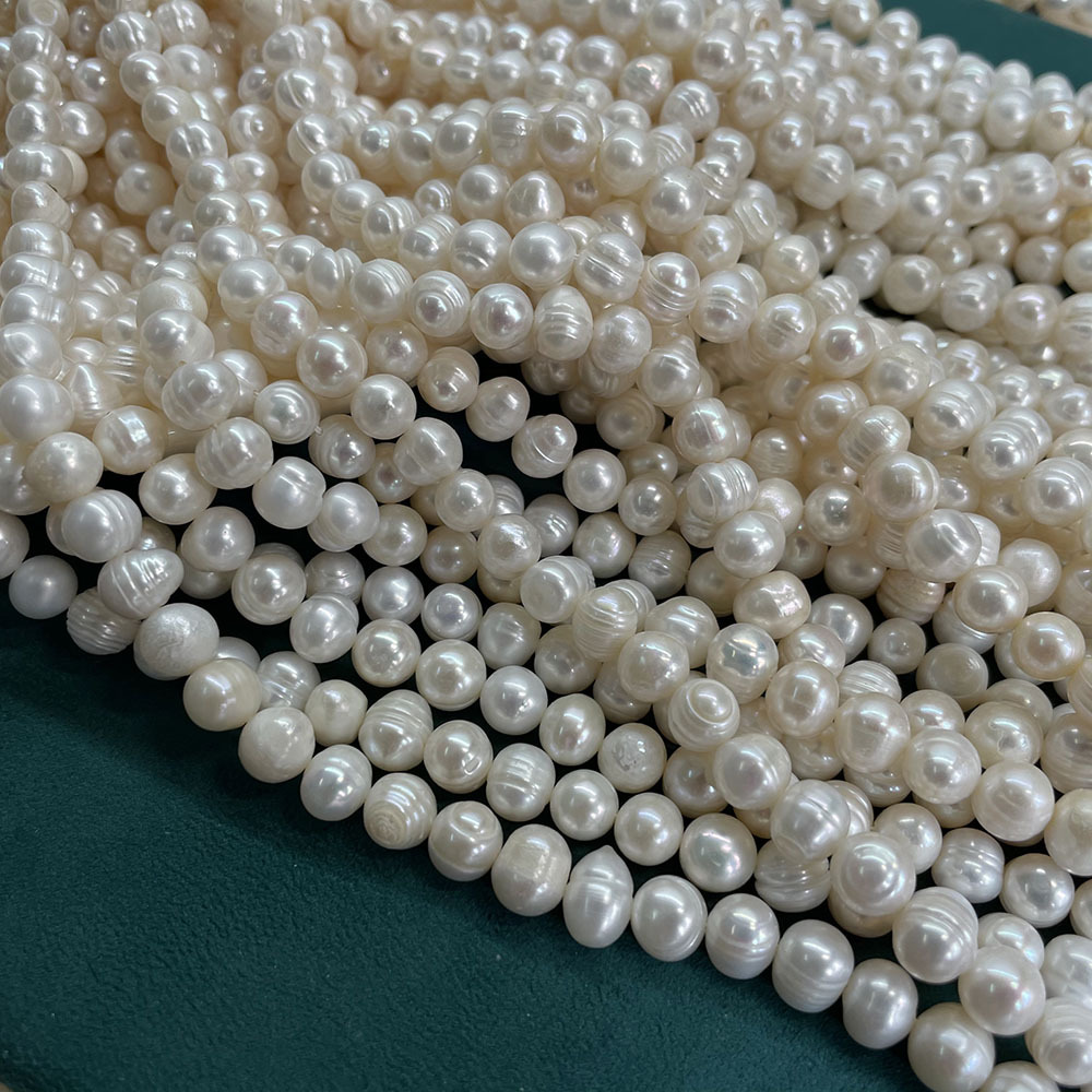 White thread beads, about 46
