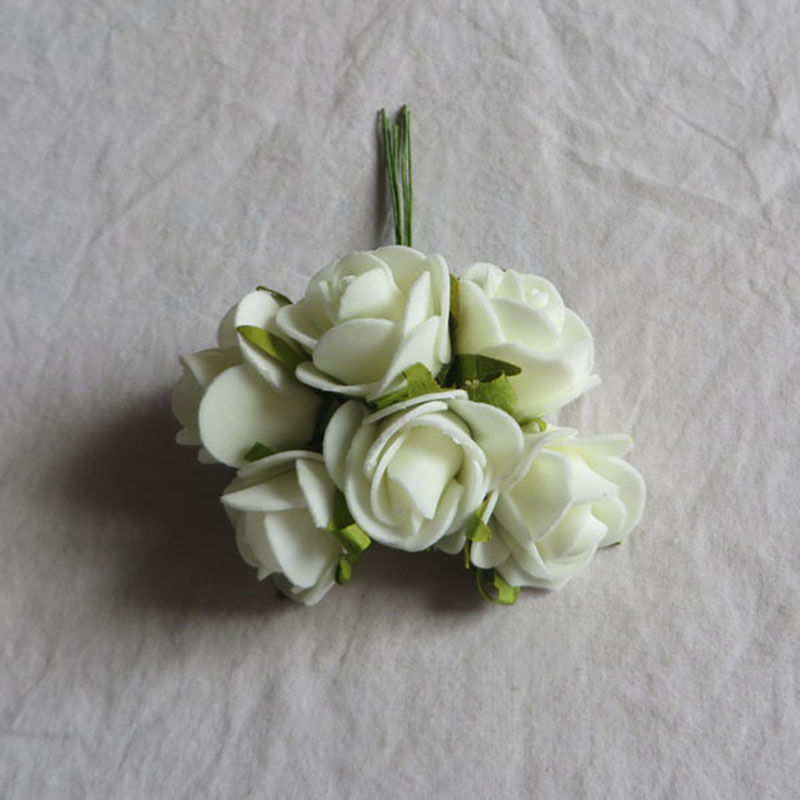 Creamy white (flowers 3-3.5cm in diameter)