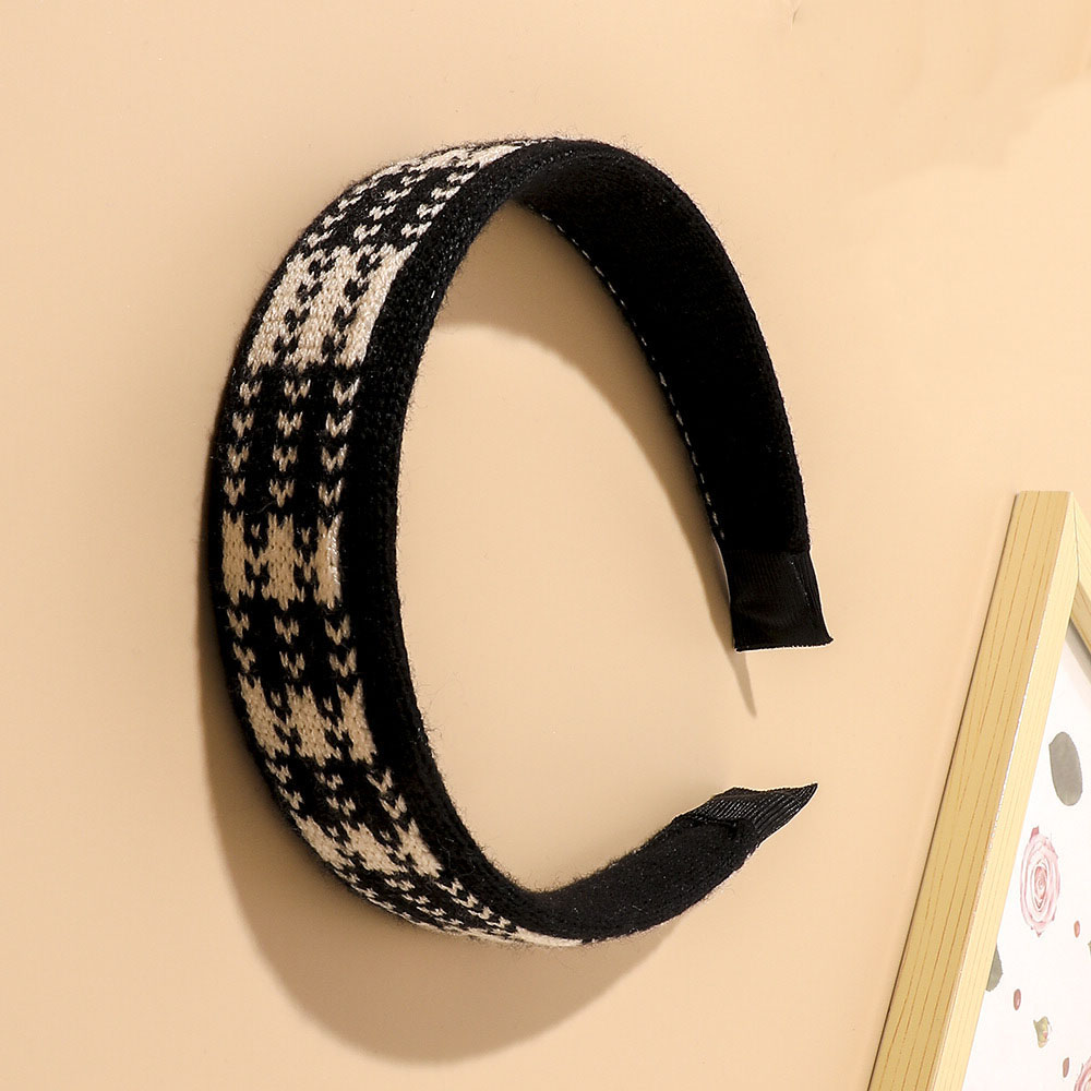 1:Black and white knitted headband-stripes1