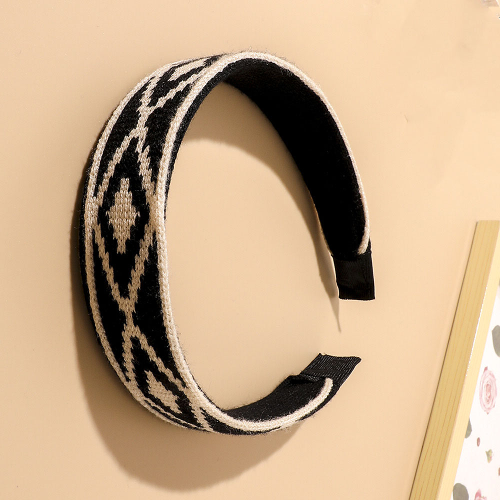 Black and white knitted headband-checkerboard3