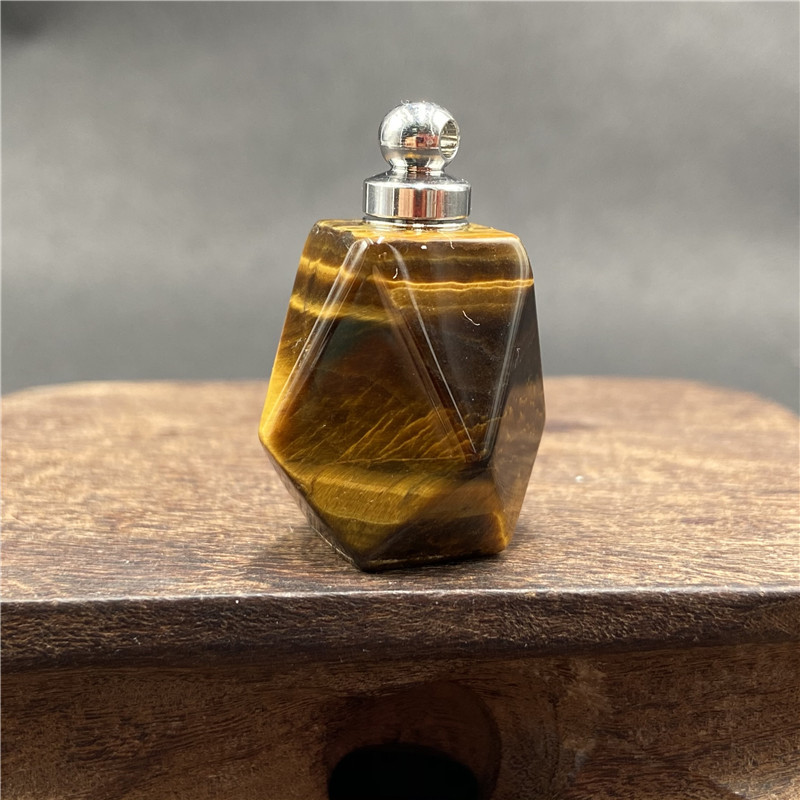 Tiger's eye, silver cover