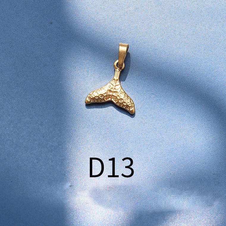 D13 golden print small fish tail 1.1x1.1cm