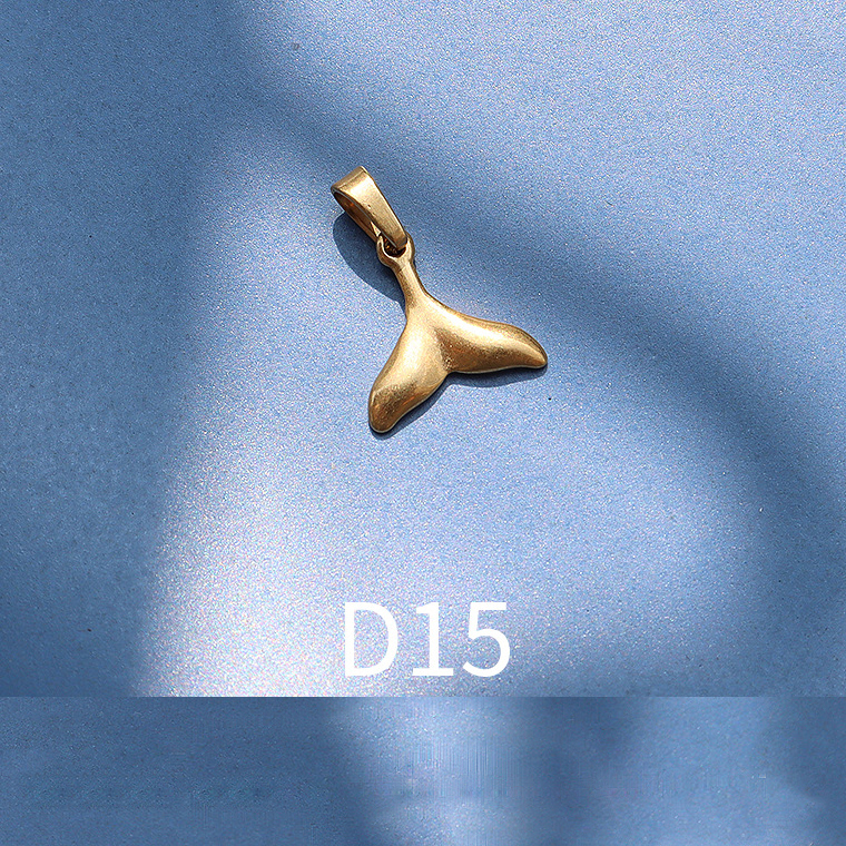 D15 Golden Glossy Fish Tail 1.1x1.1cm