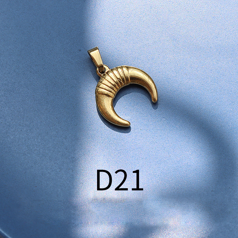 D21 Golden Crescent 1.6x1.7cm