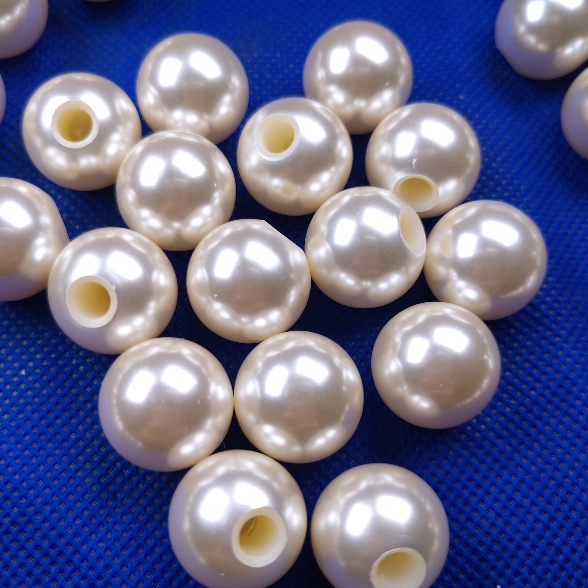 Bead color 4.5mm hole 18mm