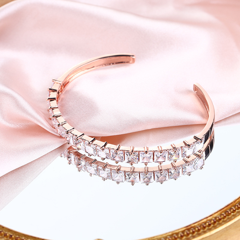 F rose gold color plated bracelet