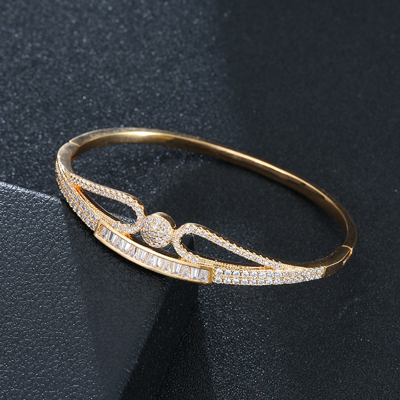 2:B gold color plated bracelet