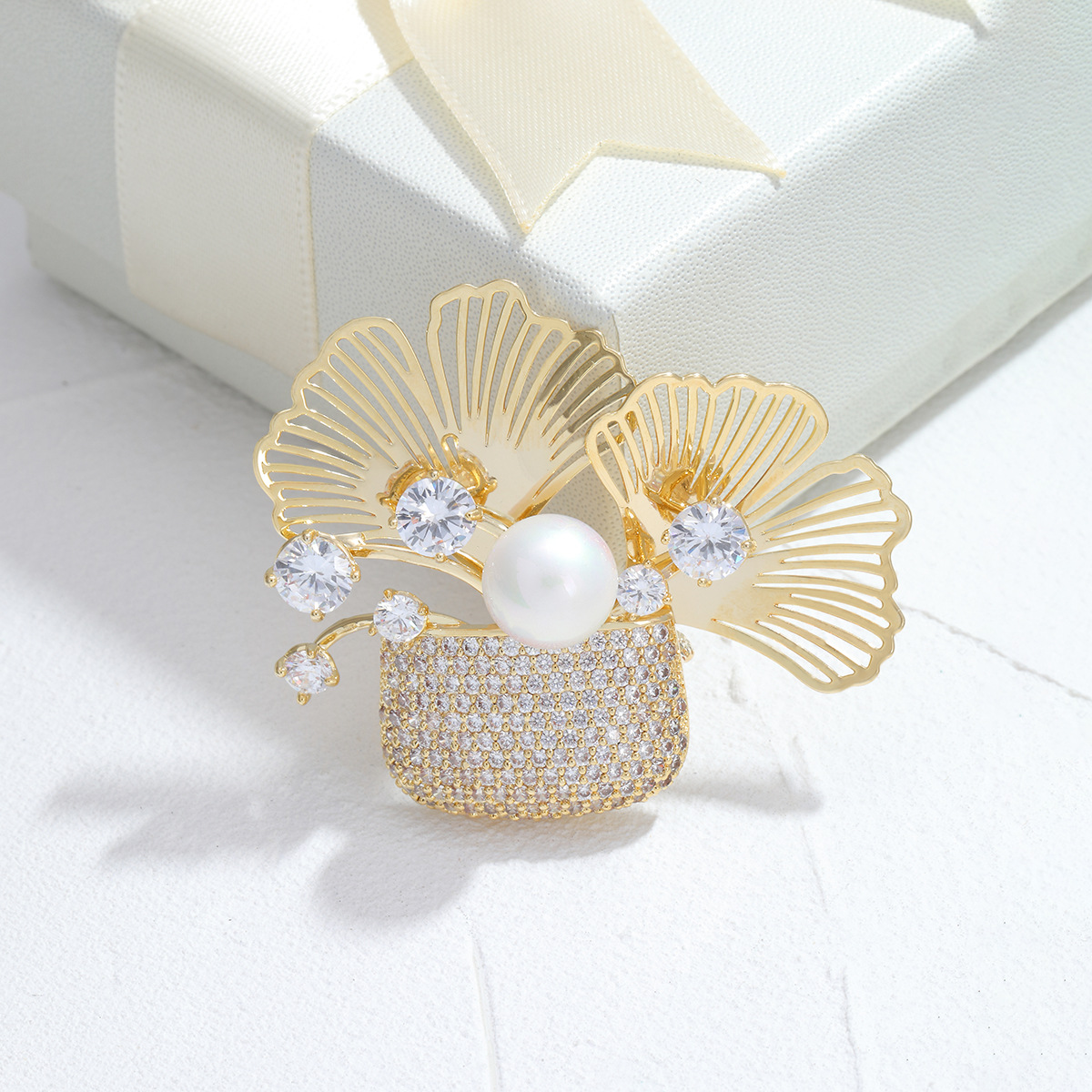 1:golden white beads