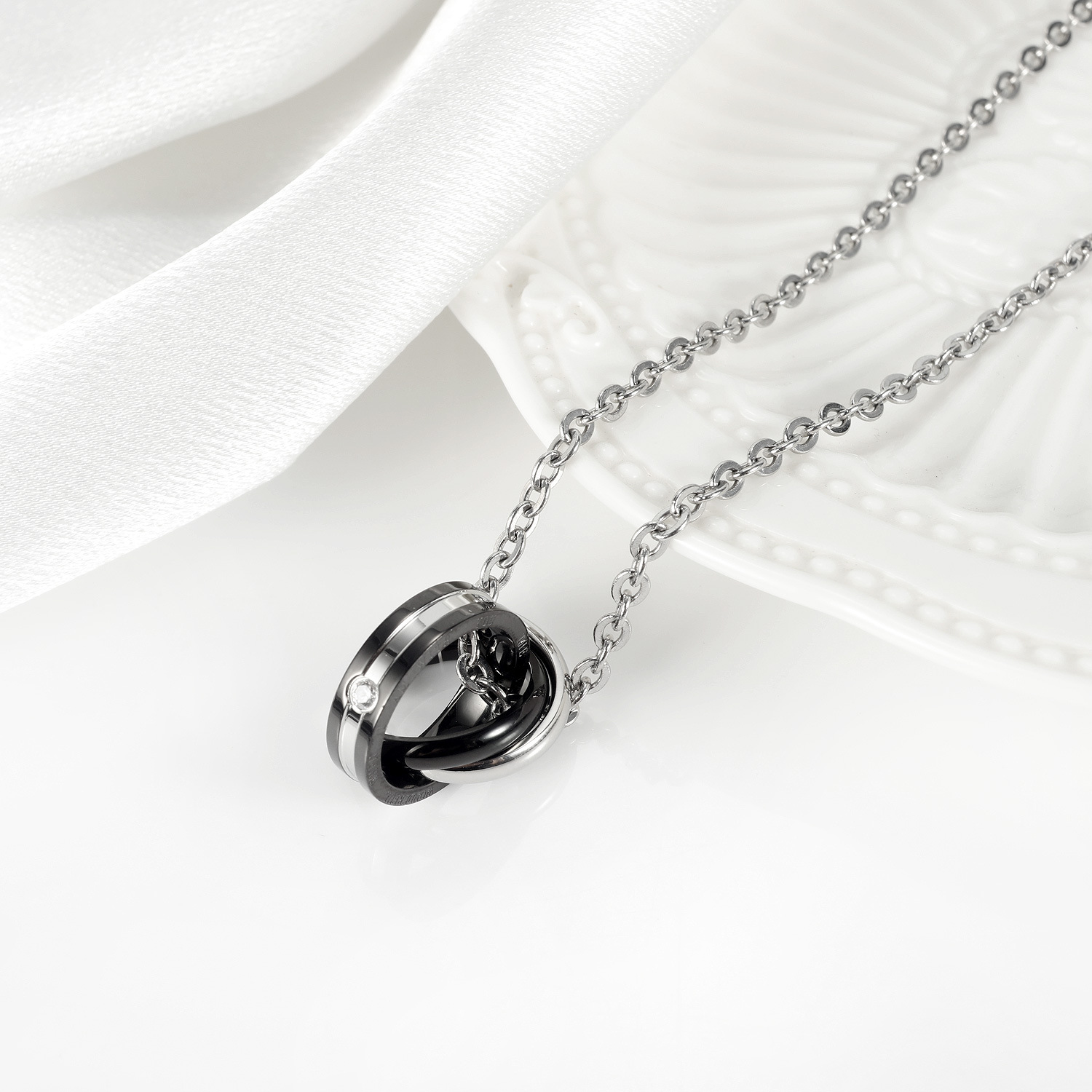 1:black pendant   chain