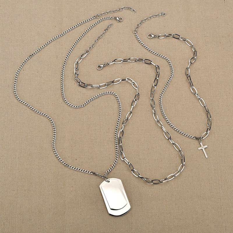 A three-piece necklace set
