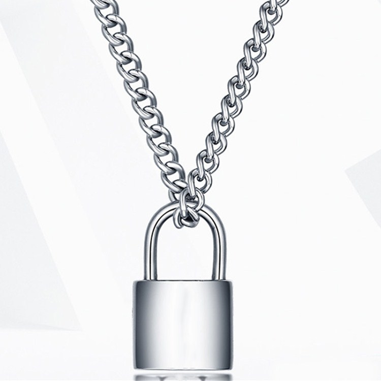 Single lock necklace in silver