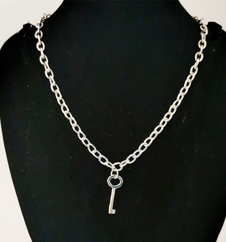 Key single layer necklace silver