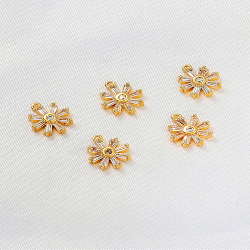Eight flower inlaid zircon 10x8.5mm aperture of about 1mm