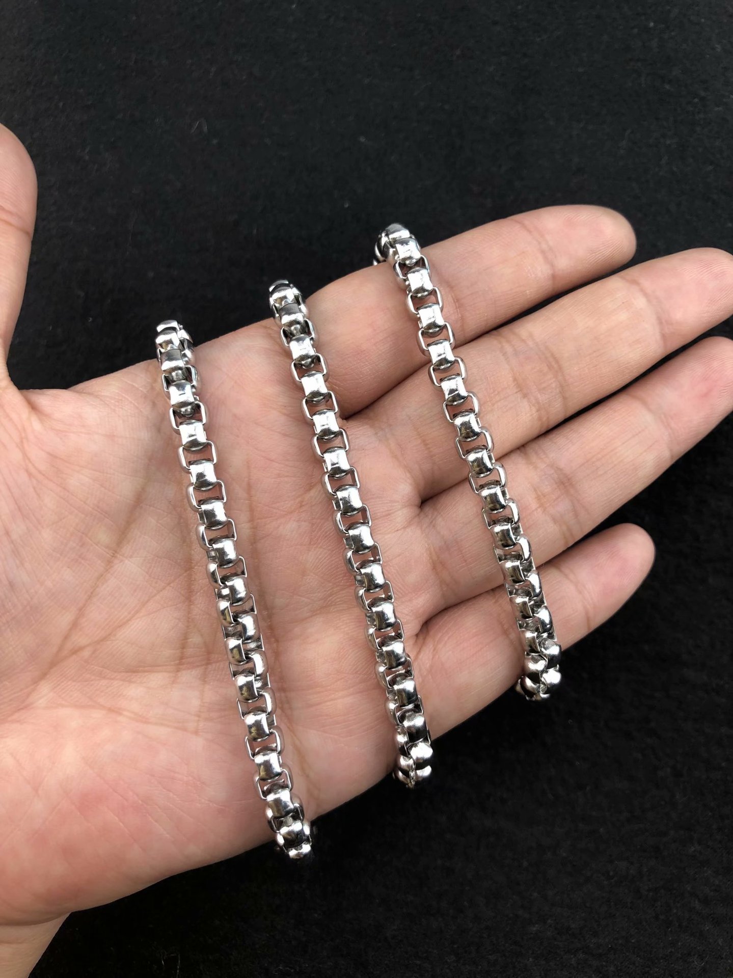 String of pearls 6mm long 60CM