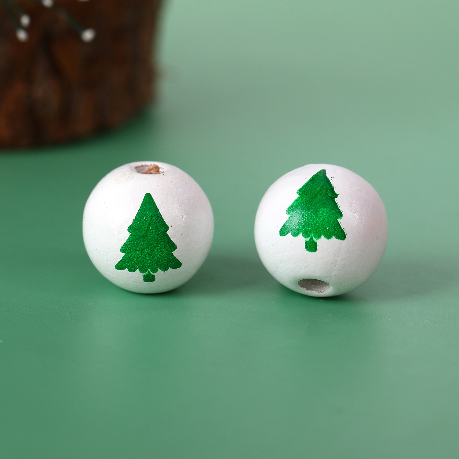 4:Green Christmas tree printed on white