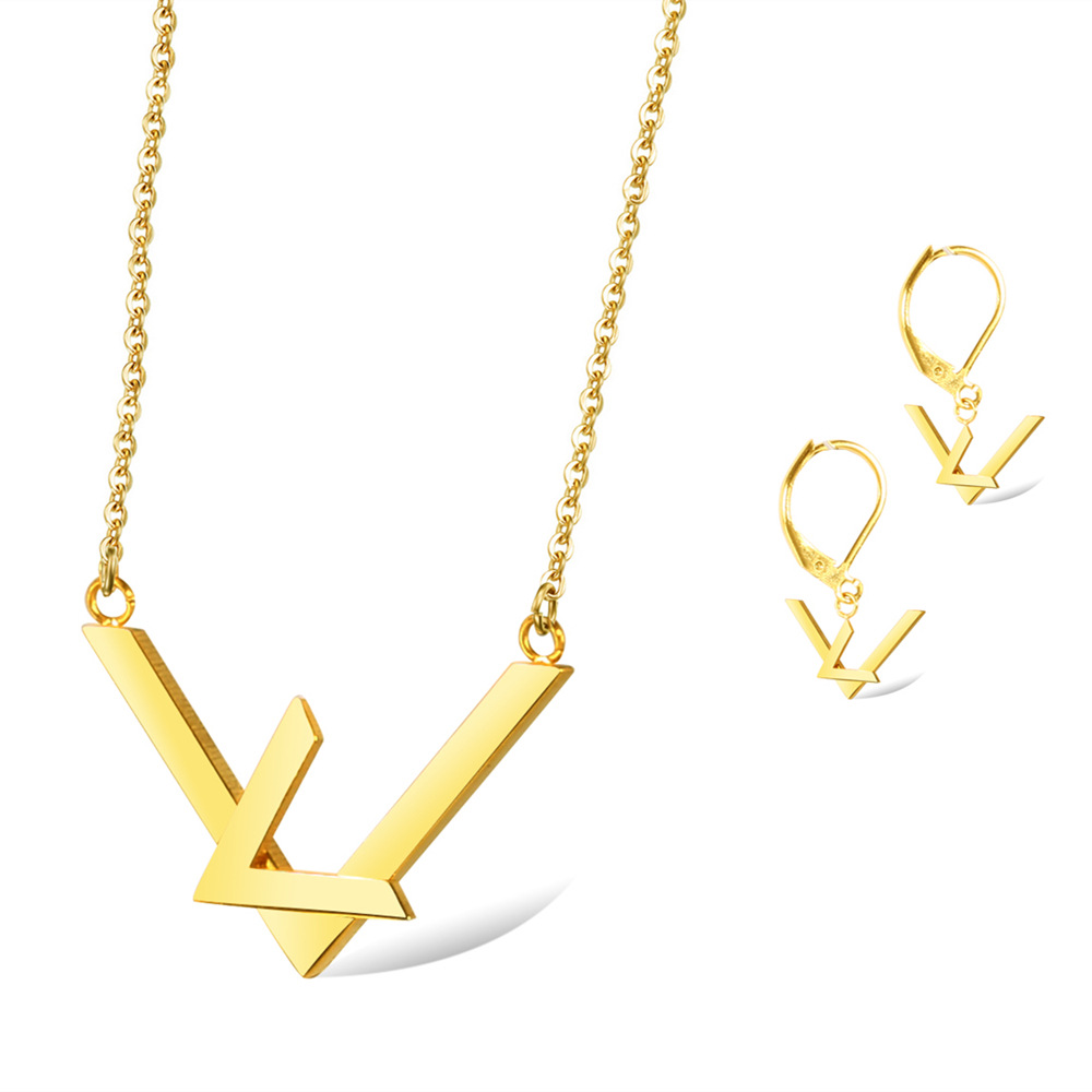 2:Gold set with chain