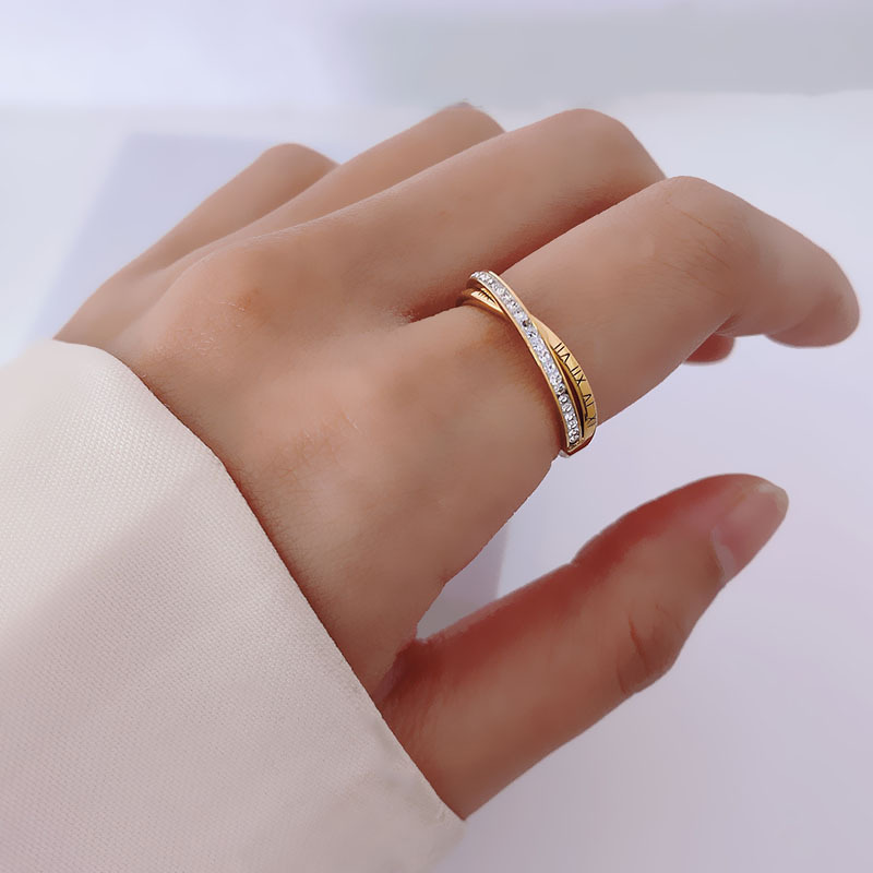 8:White Diamond Roman Gold Ring US Size 7 19mm