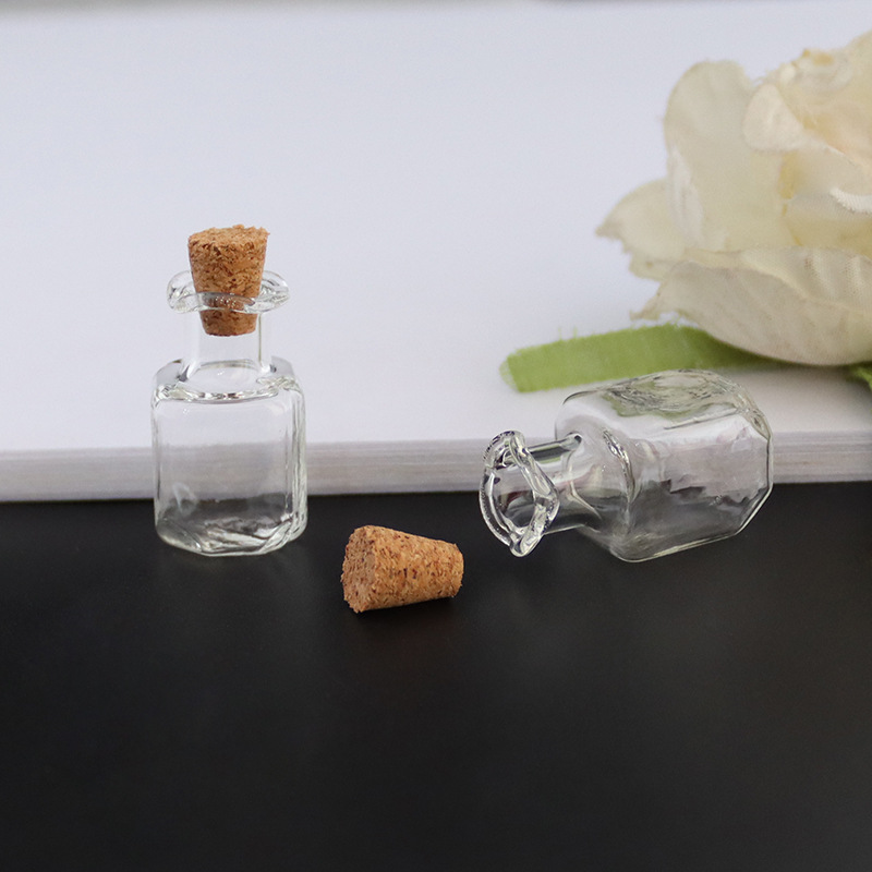 Transparent square bottle (lace mouth)   cork