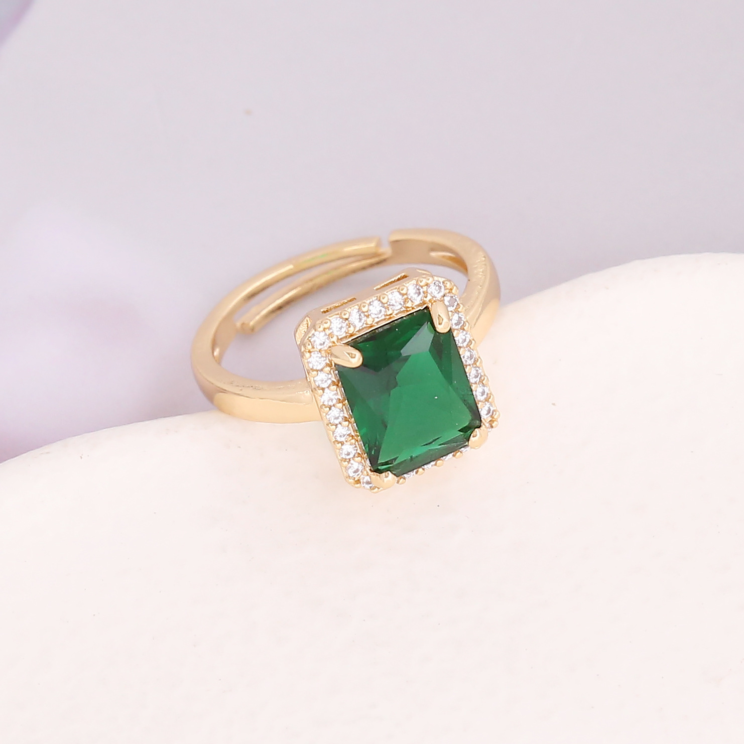 3:green ring