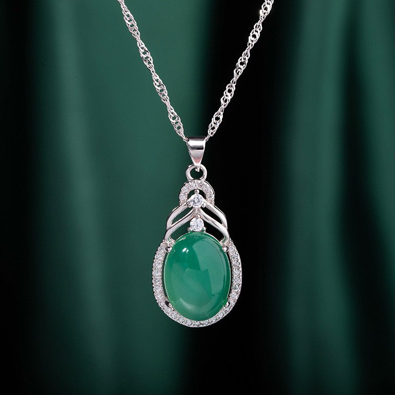 Green pendant (excluding chain)
