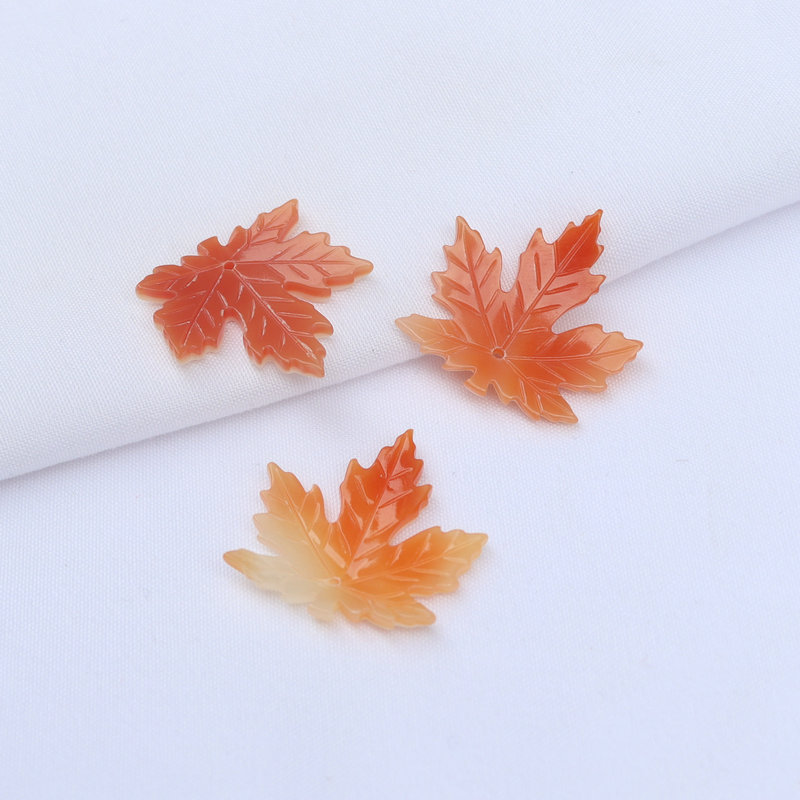 The maple leaves 25 mm