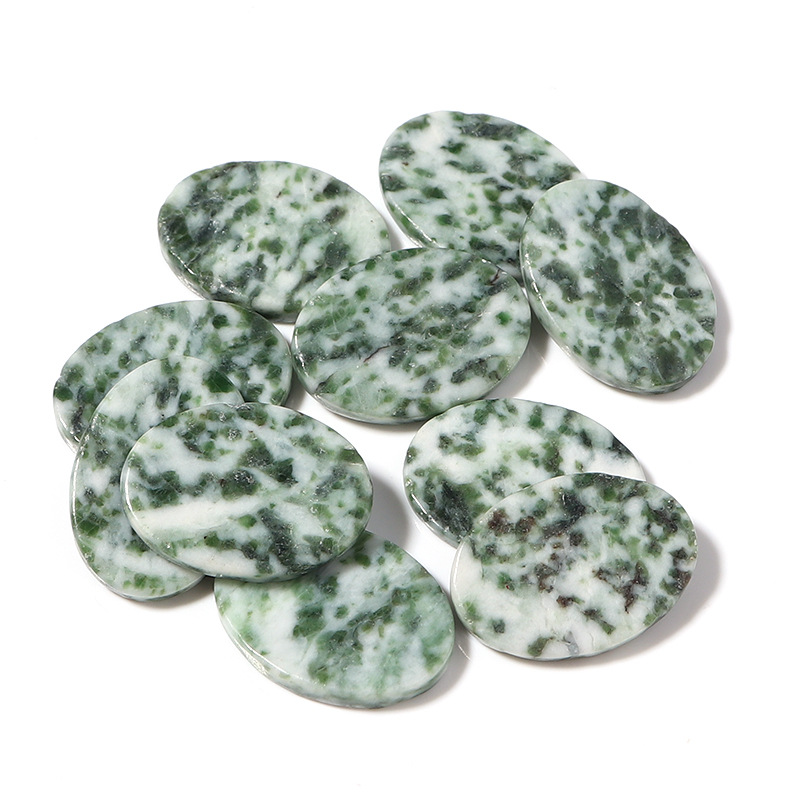 7:зеленое пятно камень
