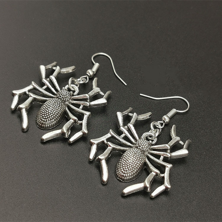 A pair of spider ear hooks